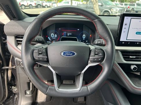Used 2025 Ford Explorer ST-Line w/ ST-Line Street Pack AWD/4WD image 32