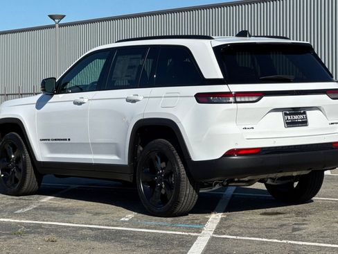 New 2025 Jeep Grand Cherokee Limited w/ Black Appearance Package AWD/4WD image 5