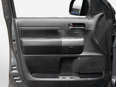 Used 2018 Toyota Sequoia TRD Sport AWD/4WD image 14