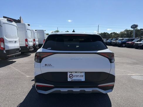 Used 2024 Kia Sportage EX FWD image 6