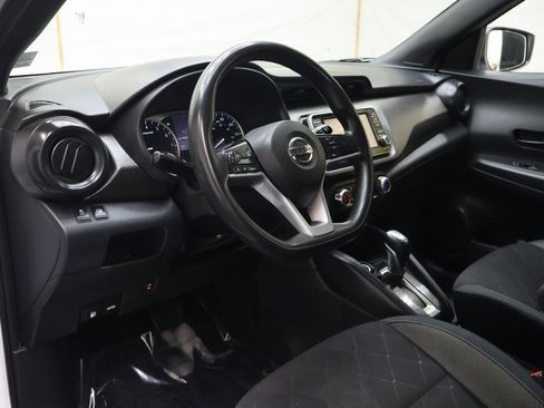 Used 2019 Nissan Kicks S image 18