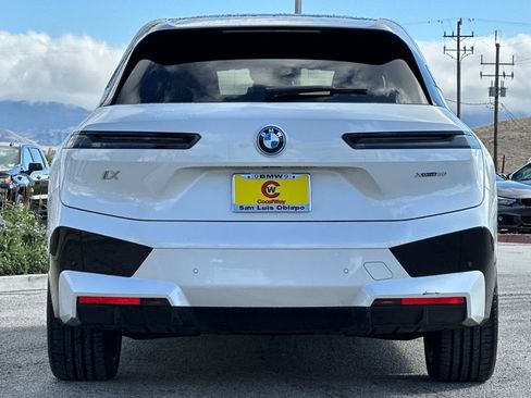 Used 2025 BMW iX xDrive50 w/ Premium Package AWD/4WD image 4