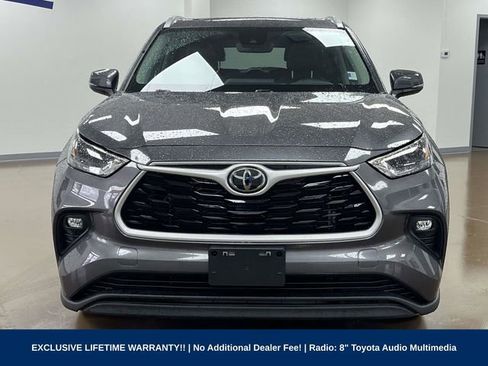 Used 2023 Toyota Highlander XLE AWD/4WD image 2