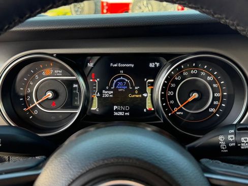 Used 2022 Jeep Wrangler Willys image 19