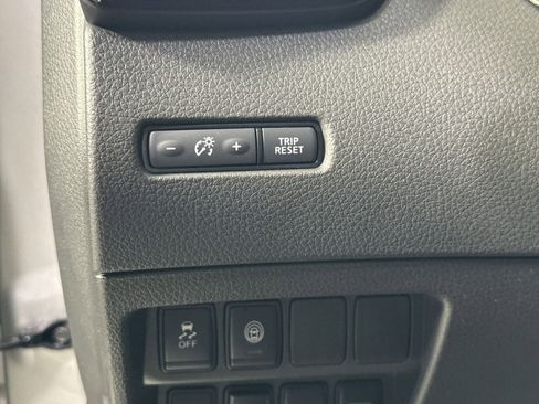 Used 2022 Nissan Rogue Sport SV image 18