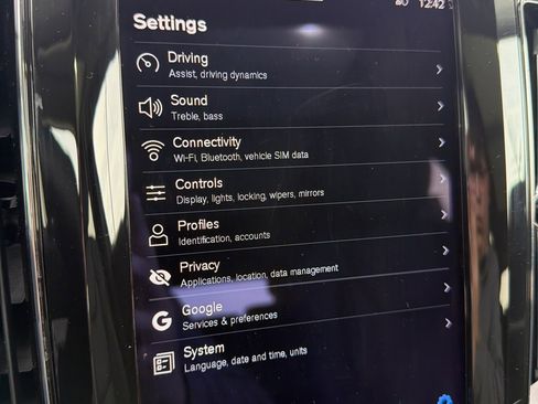 Used 2023 Volvo XC60 B5 Plus w/ Protection Package Premier image 32