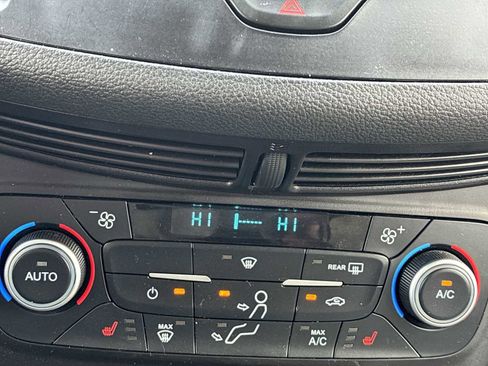 Used 2018 Ford Escape SE image 16