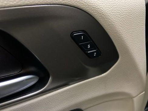 Used 2023 Chrysler Pacifica Touring-L FWD image 35