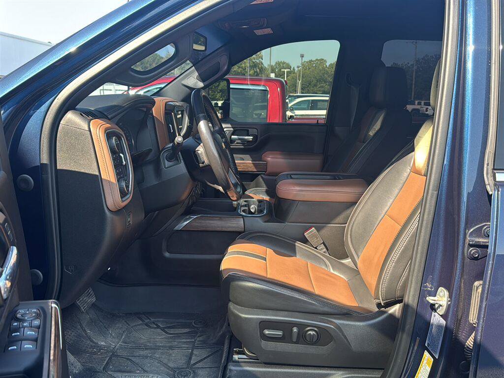 Used 2022 Chevrolet Silverado 3500 High Country w/ Safety Package II AWD/4WD image 3