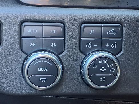 Used 2023 GMC Sierra 1500 SLT image 12