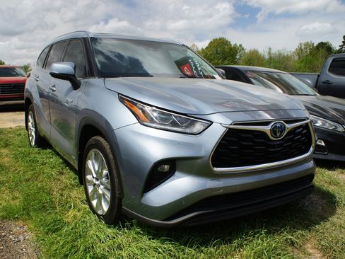 Used 2020 Toyota Highlander Limited image 3