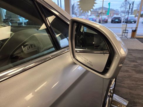 Used 2017 Lincoln MKX Reserve w/ Driver Assistance Package image 4