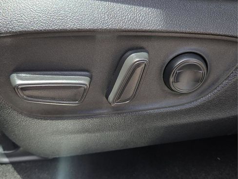 Used 2023 Toyota Highlander XSE FWD image 19