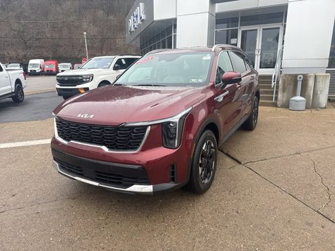 Used 2025 Kia Sorento S image 3