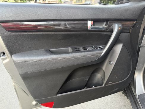 Used 2013 Kia Sorento EX w/ EX V6 Premium Pkg image 13