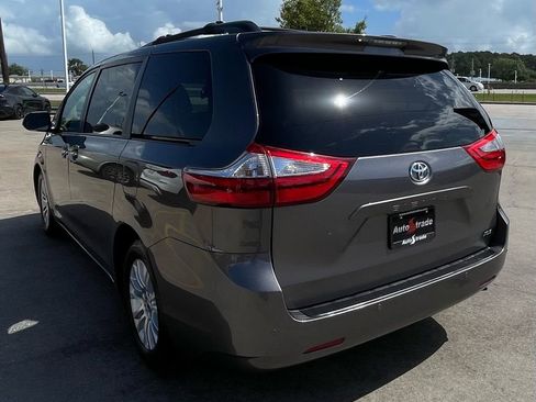 Used 2015 Toyota Sienna XLE w/ XLE Navigation Package image 5