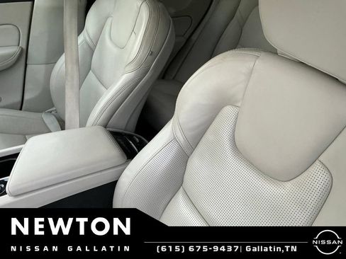 Used 2023 Volvo XC60 B5 Ultimate AWD/4WD image 7