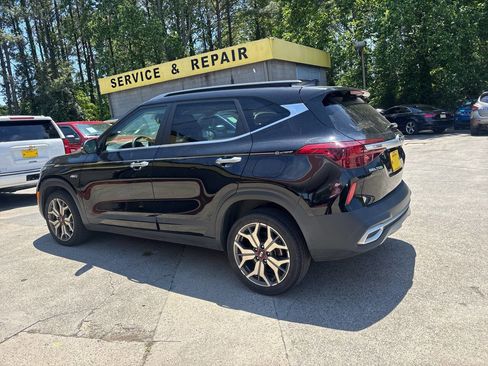Used 2021 Kia Seltos SX w/ SX Sunroof Package AWD/4WD image 5