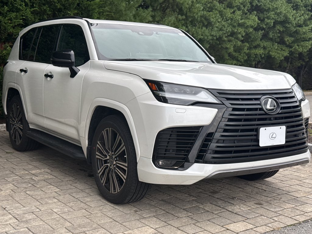 Used 2023 Lexus LX 600 4WD w/ Appearance Package image 3