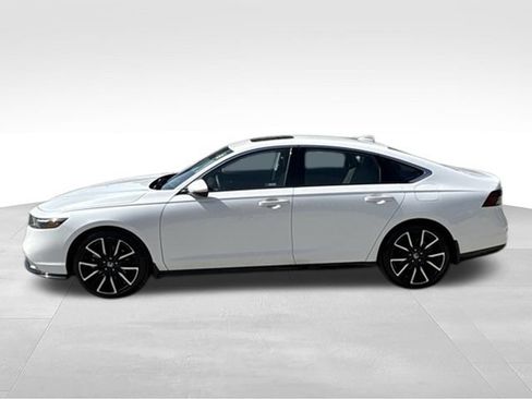 Used 2025 Honda Accord Touring image 4