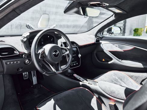 Used 2024 McLaren Artura RWD image 2