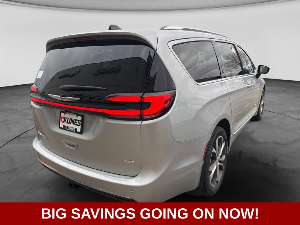 New 2026 Chrysler Pacifica Pinnacle w/ Trailer Tow Group AWD/4WD image 6