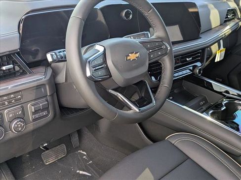 New 2025 Chevrolet Suburban Premier image 3