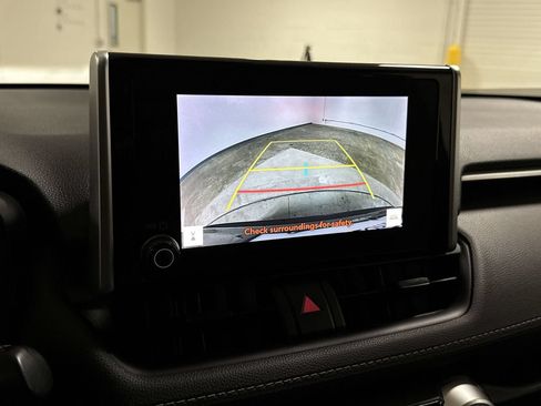 Used 2023 Toyota RAV4 LE AWD/4WD image 15