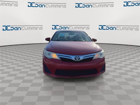 Used 2012 Toyota Camry LE image 3