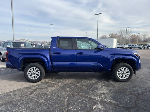 Used 2024 Toyota Tacoma SR5 image 4