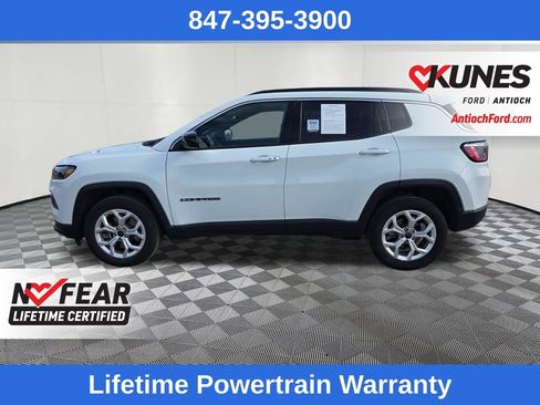 Used 2025 Jeep Compass Latitude image 4