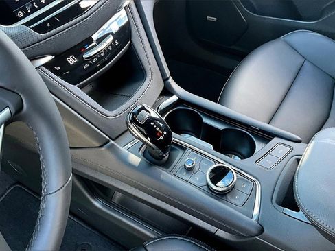 New 2025 Cadillac XT6 Luxury image 8