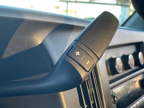 Used 2018 Chevrolet Express 2500 w/ Driver Convenience Package image 27