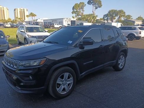 Used 2022 Jeep Compass Latitude FWD image 2