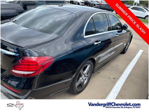 Used 2017 Mercedes-Benz E 300 4MATIC image 4