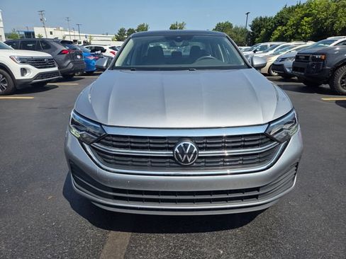 Used 2023 Volkswagen Jetta SE w/ Panoramic Sunroof Package FWD image 2
