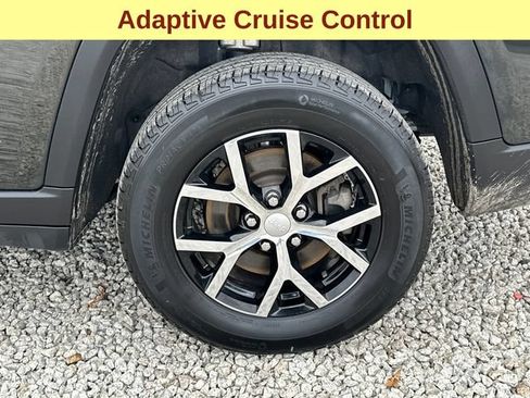 Used 2023 Jeep Grand Cherokee L Limited AWD/4WD image 9