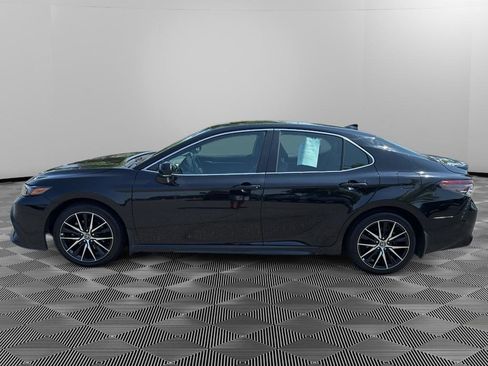 Used 2023 Toyota Camry SE image 4