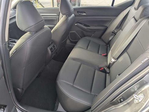 Used 2025 Nissan Altima 2.5 SL FWD image 13