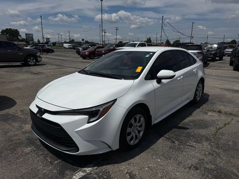 Used 2024 Toyota Corolla LE FWD image 4