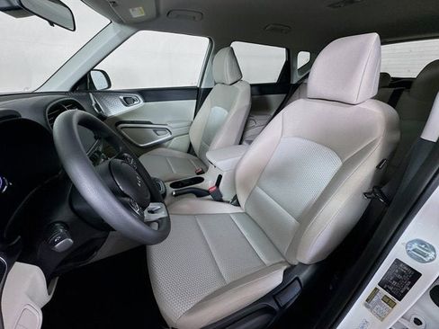 New 2025 Kia Soul LX w/ LX Technology Package image 19