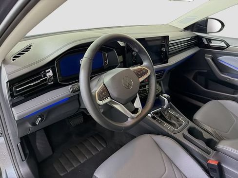 Certified 2025 Volkswagen Jetta SEL FWD image 9