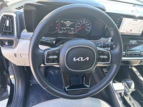 Used 2023 Kia Sorento S image 11
