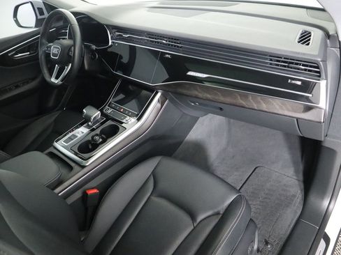 Used 2022 Audi Q8 Premium Plus image 17