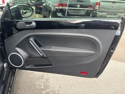 Used 2013 Volkswagen Beetle Turbo FWD image 21
