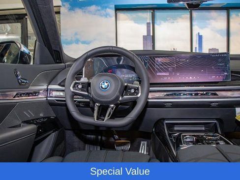 Used 2025 BMW 750e xDrive w/ Executive Package AWD/4WD image 17
