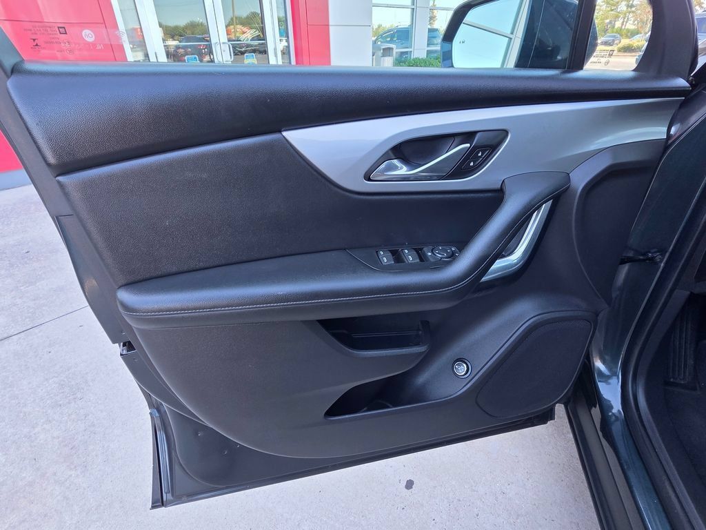 Used 2019 Chevrolet Blazer LT FWD image 13