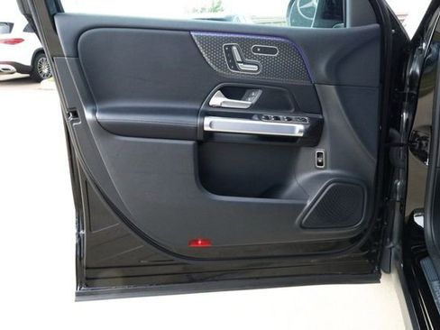 Used 2024 Mercedes-Benz GLB 250 image 24