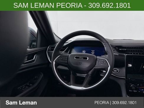 New 2025 Jeep Grand Cherokee Laredo image 11