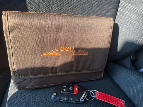 Used 2018 Jeep Wrangler Unlimited Sahara AWD/4WD image 23